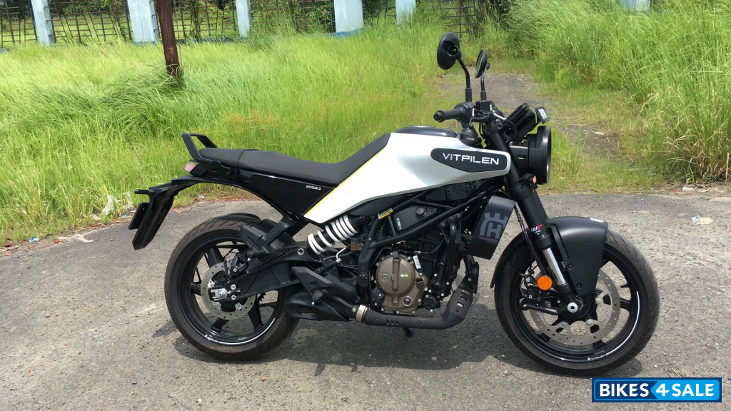 Pearl White Husqvarna Vitpilen 250 2024