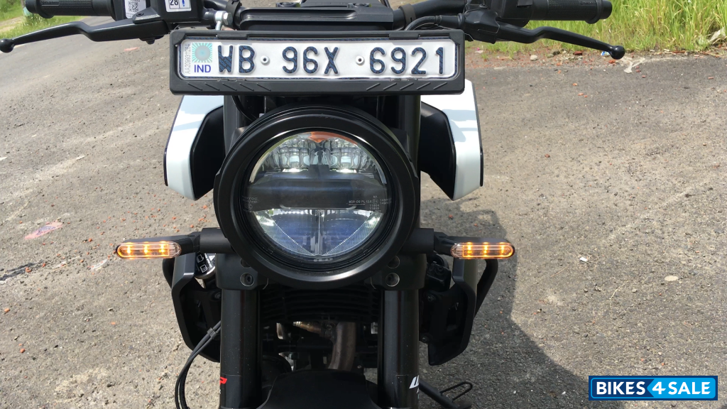 Pearl White Husqvarna Vitpilen 250 2024