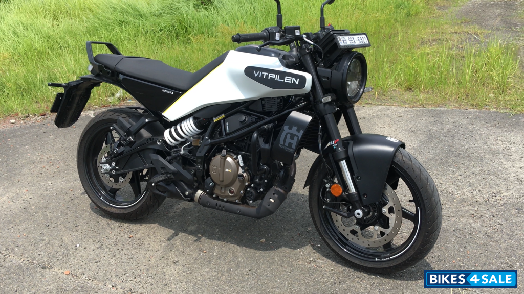 Pearl White Husqvarna Vitpilen 250 2024