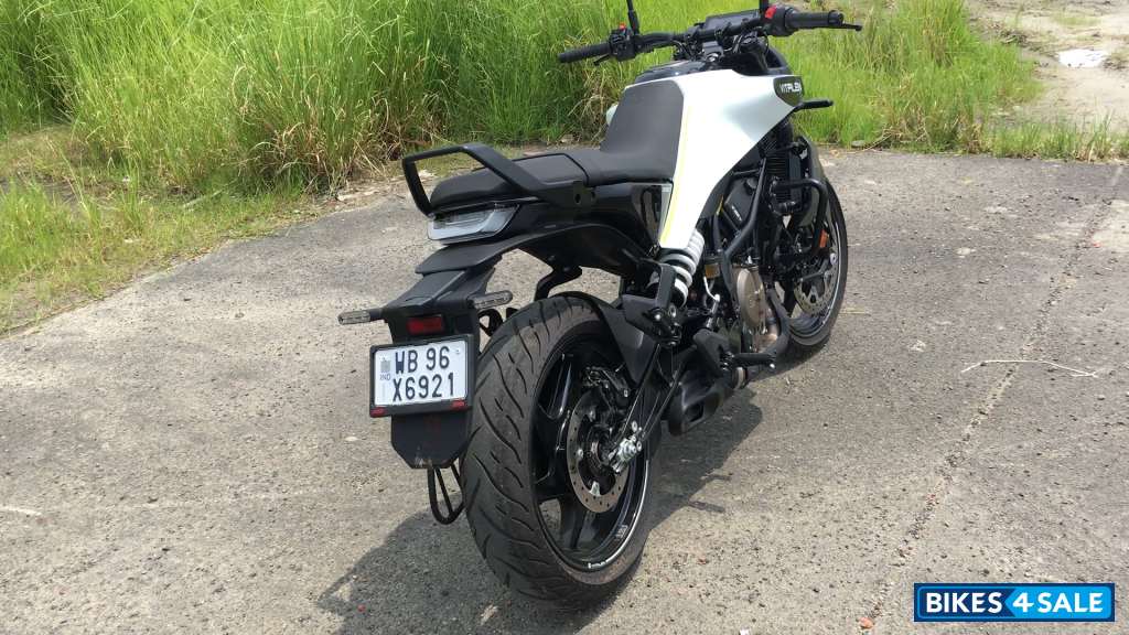 Pearl White Husqvarna Vitpilen 250 2024