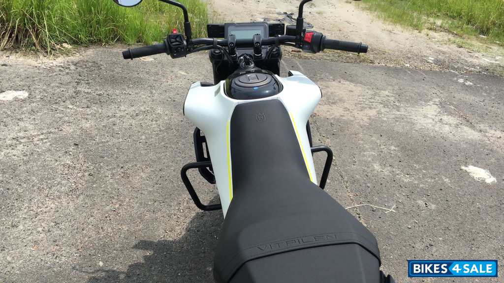 Pearl White Husqvarna Vitpilen 250 2024