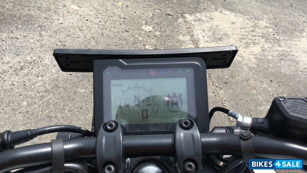 Pearl White Husqvarna Vitpilen 250 2024