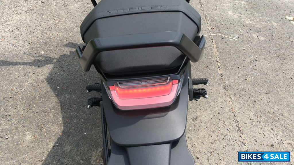 Pearl White Husqvarna Vitpilen 250 2024