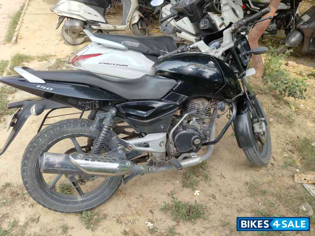 Black Bajaj Pulsar 150