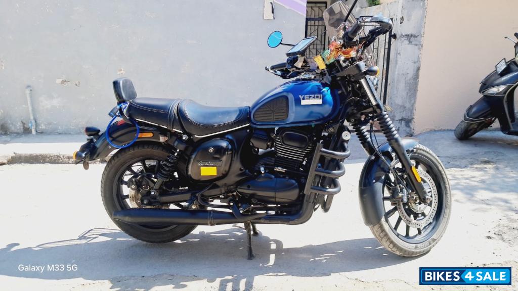 Yezdi Roadster Dark Yezdi Roadster Dark