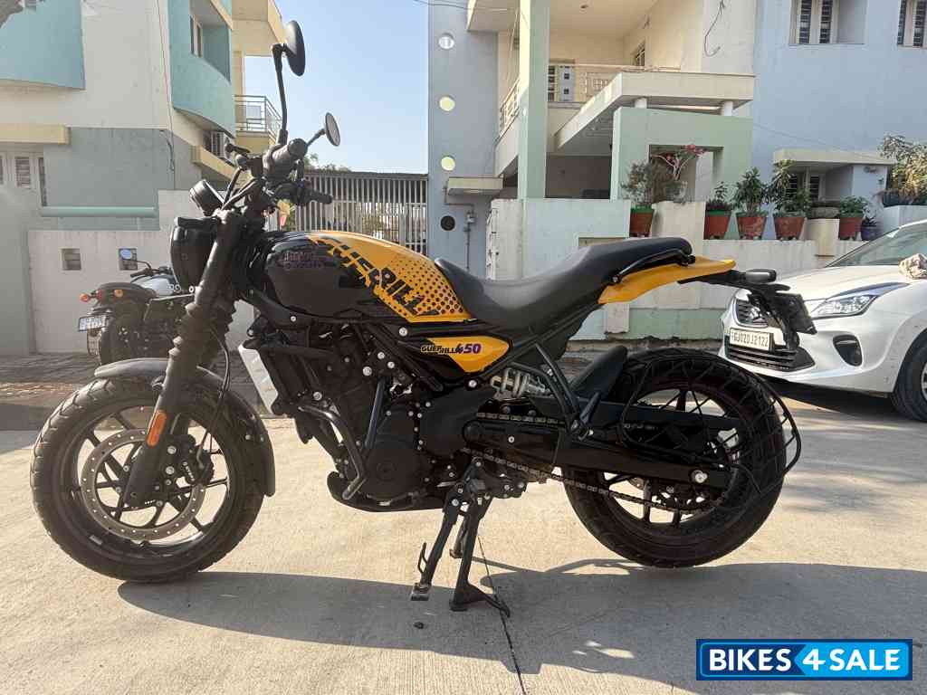 Royal Enfield Guerrilla 450 Flash