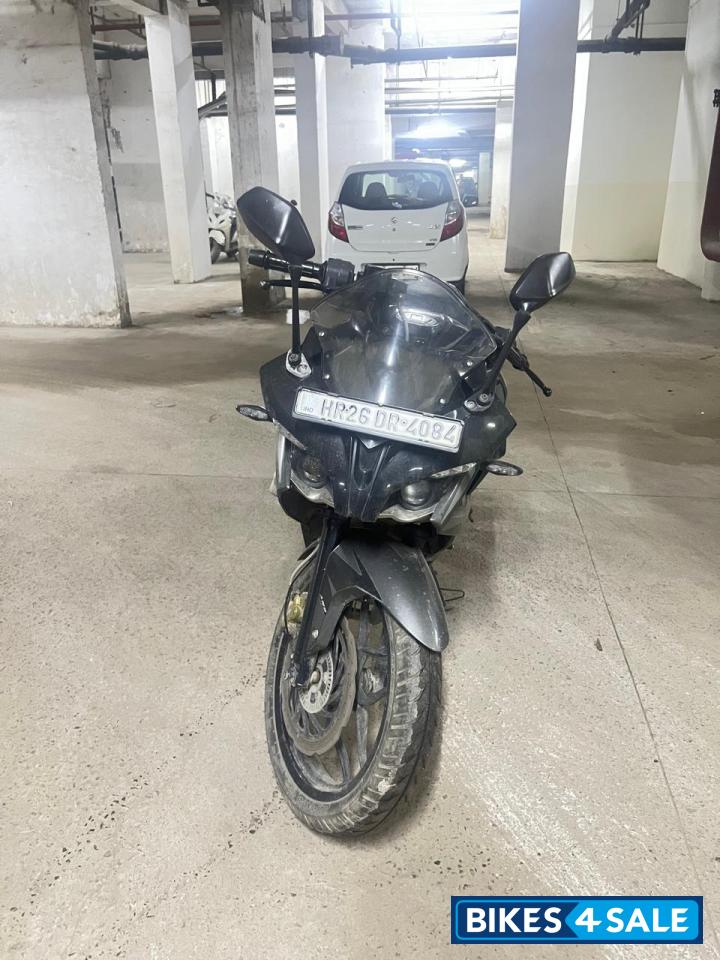 Bajaj Pulsar RS 200 ABS