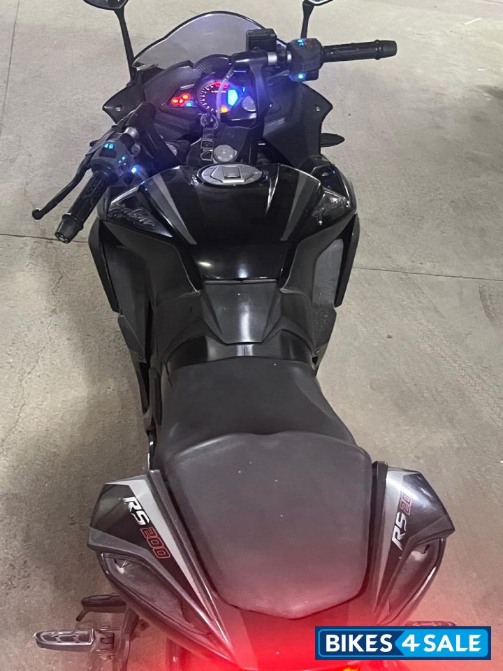 Bajaj Pulsar RS 200 ABS