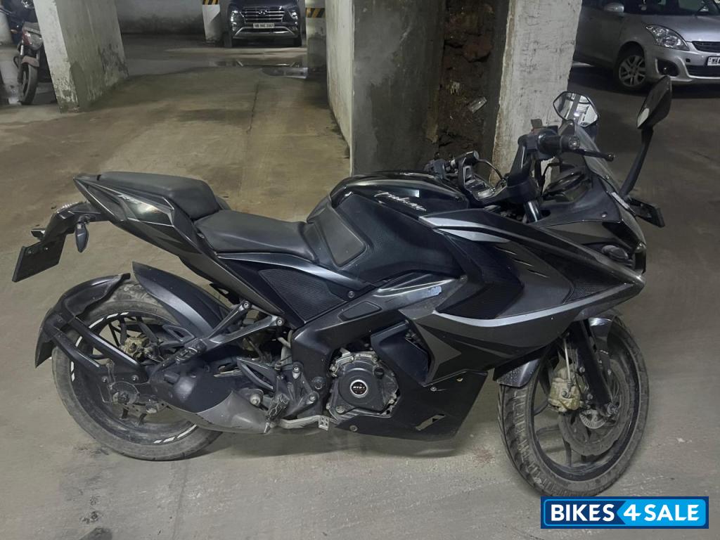 Bajaj Pulsar RS 200 ABS