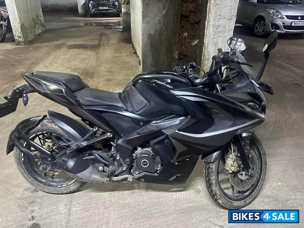 Bajaj Pulsar RS 200 ABS