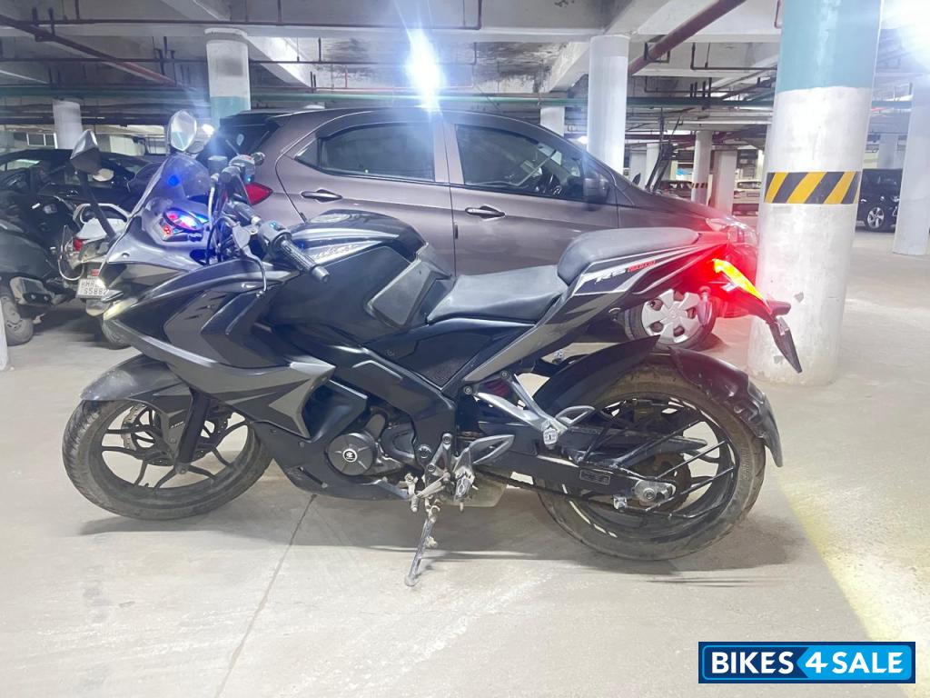 Bajaj Pulsar RS 200 ABS