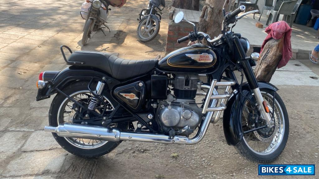 Black Royal Enfield Bullet Standard 350
