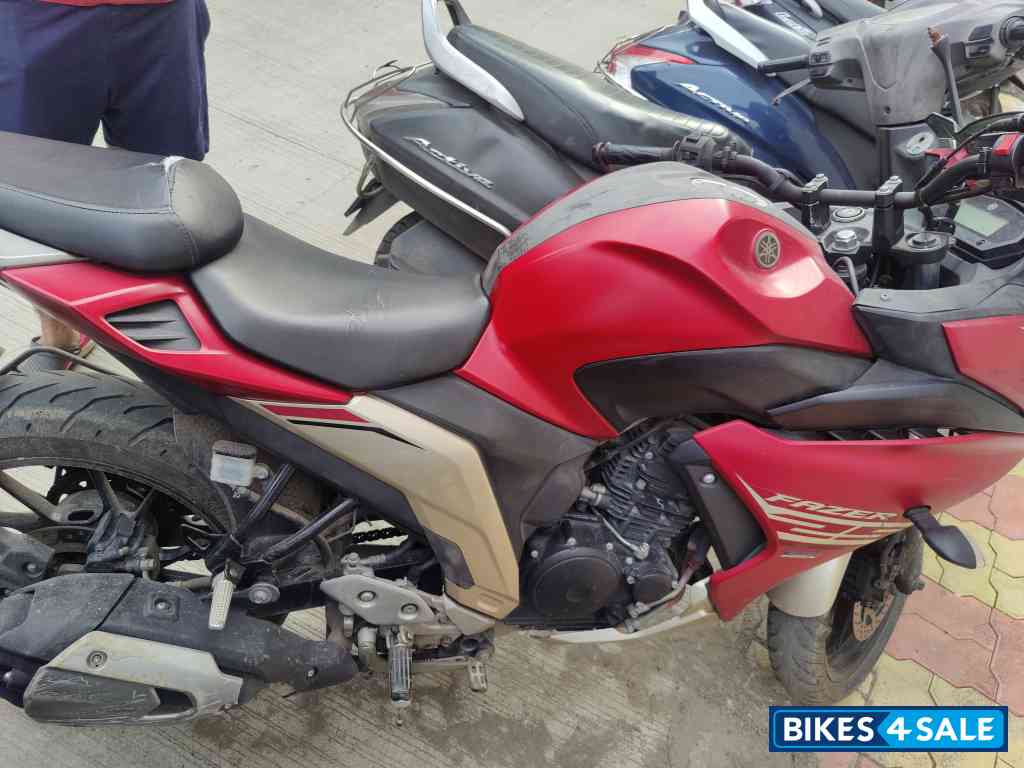 Red Golden Yamaha Fazer 25