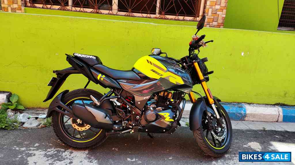 Shooting Night Star Hero Xtreme 160R 4V Connected 2.0