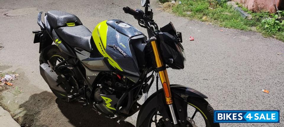 Shooting Night Star Hero Xtreme 160R 4V Connected 2.0