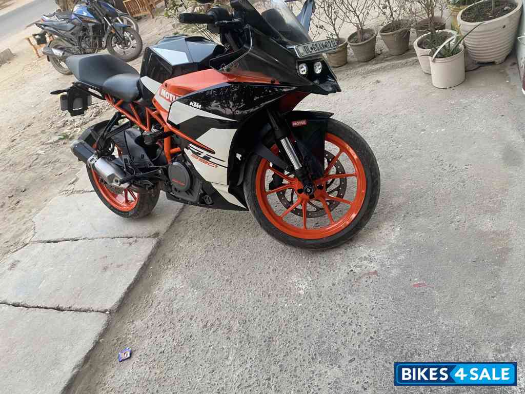 Black And Orange KTM RC 390