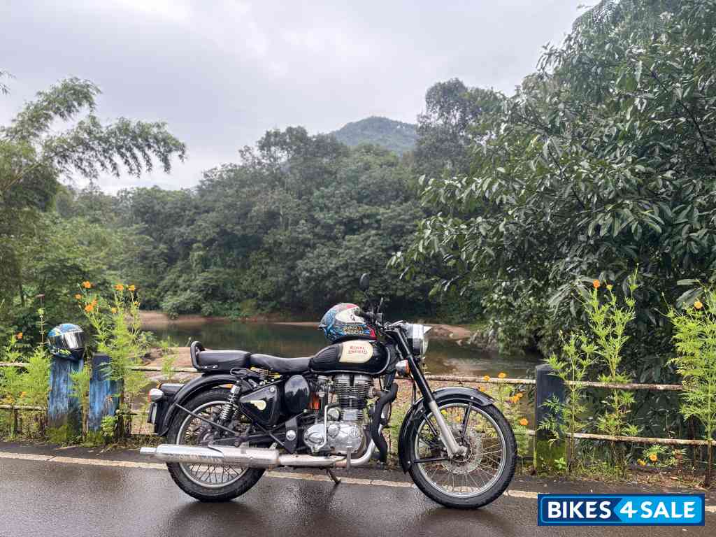 Black Royal Enfield Classic 350