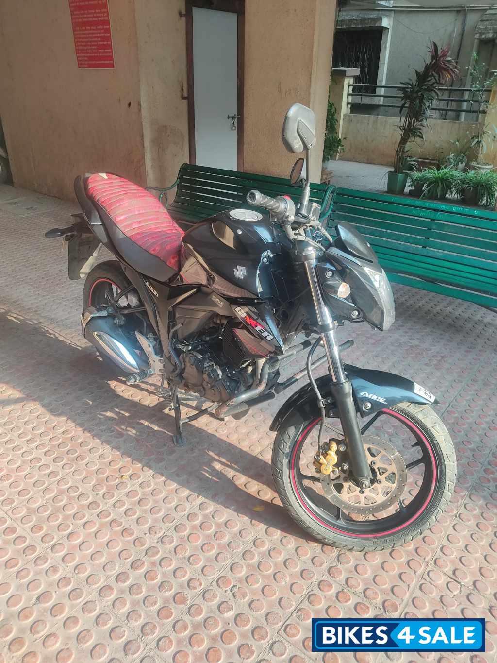 Black Suzuki Gixxer 150