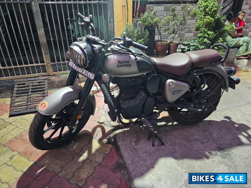 Dark Gunmetel Grey Royal Enfield Classic 350 BS VI