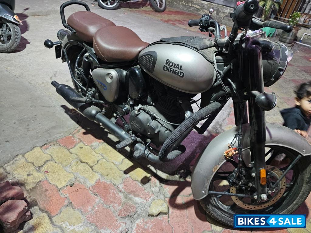 Dark Gunmetel Grey Royal Enfield Classic 350 BS VI