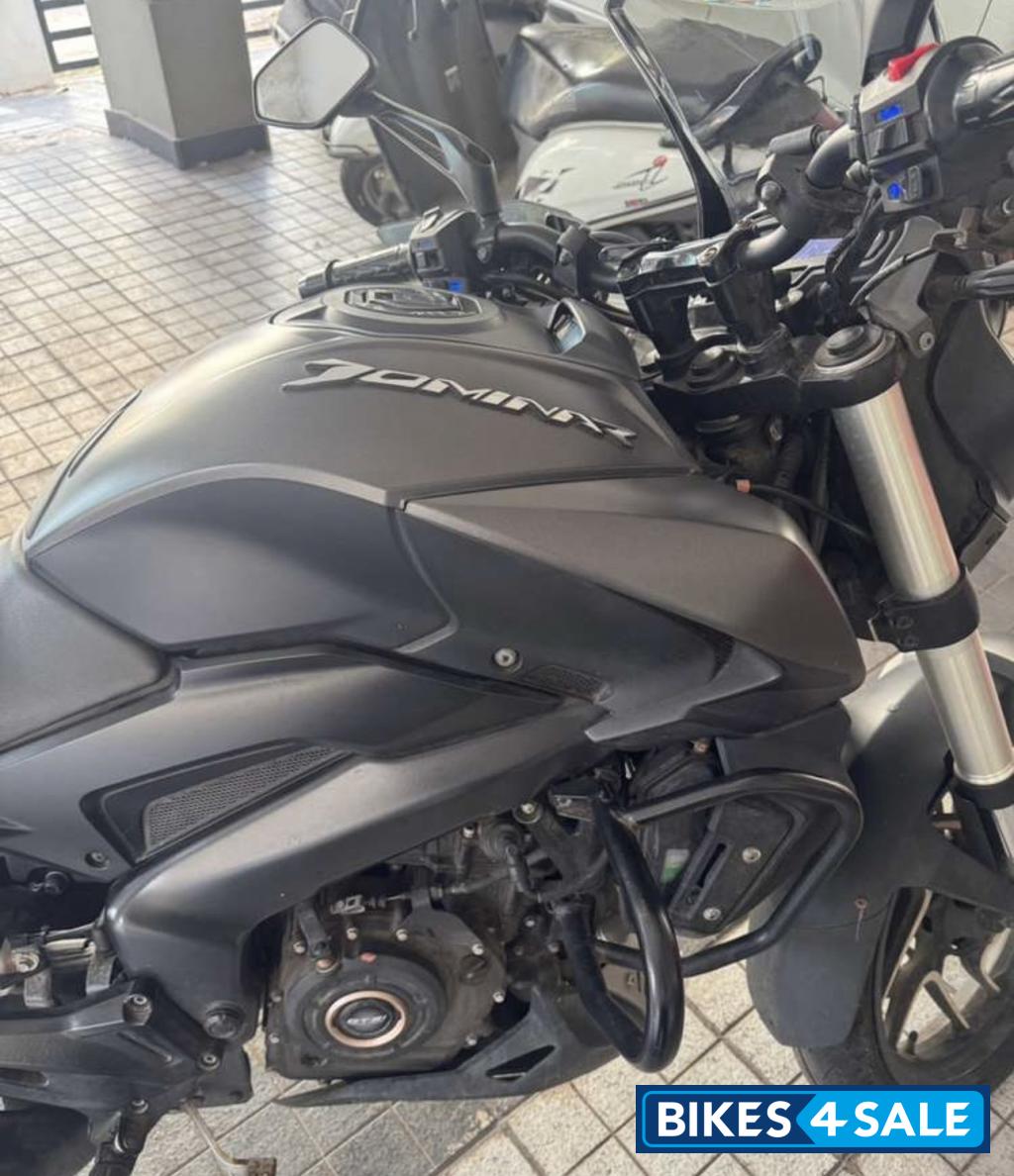 Black Bajaj Dominar 400 Disc