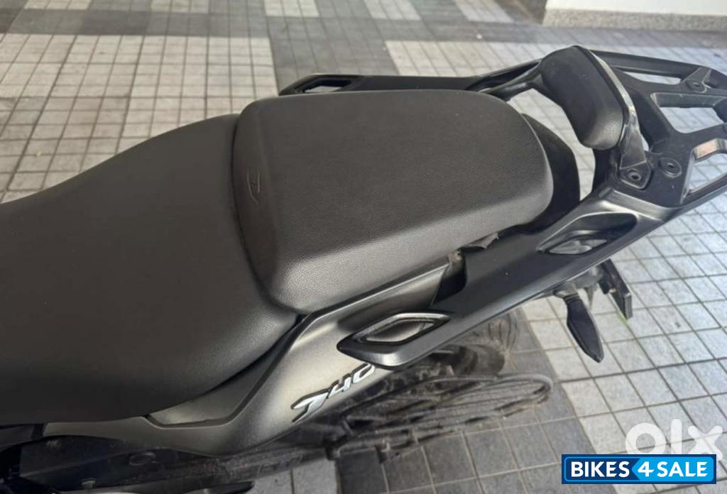 Black Bajaj Dominar 400 Disc