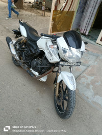White TVS Apache RTR 180