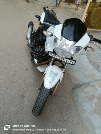 White TVS Apache RTR 180