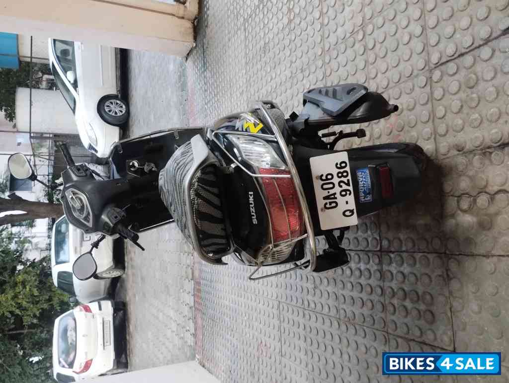 Silver/black Suzuki Swish