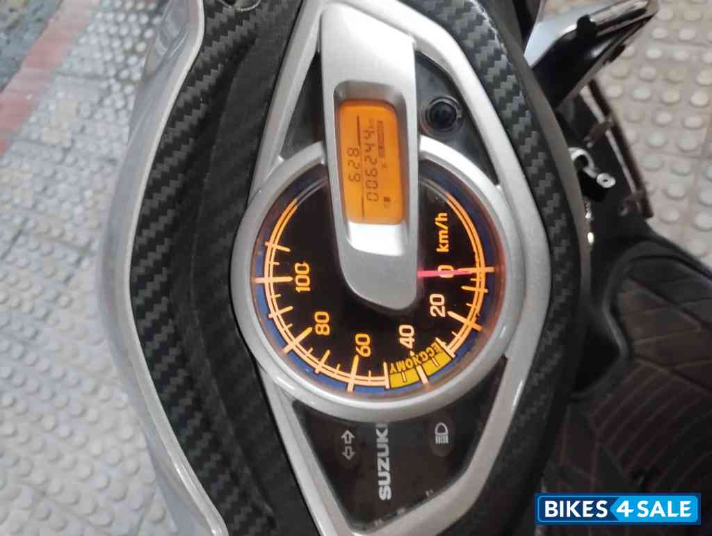 Silver/black Suzuki Swish