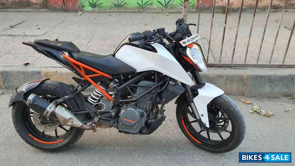 White KTM Duke 250