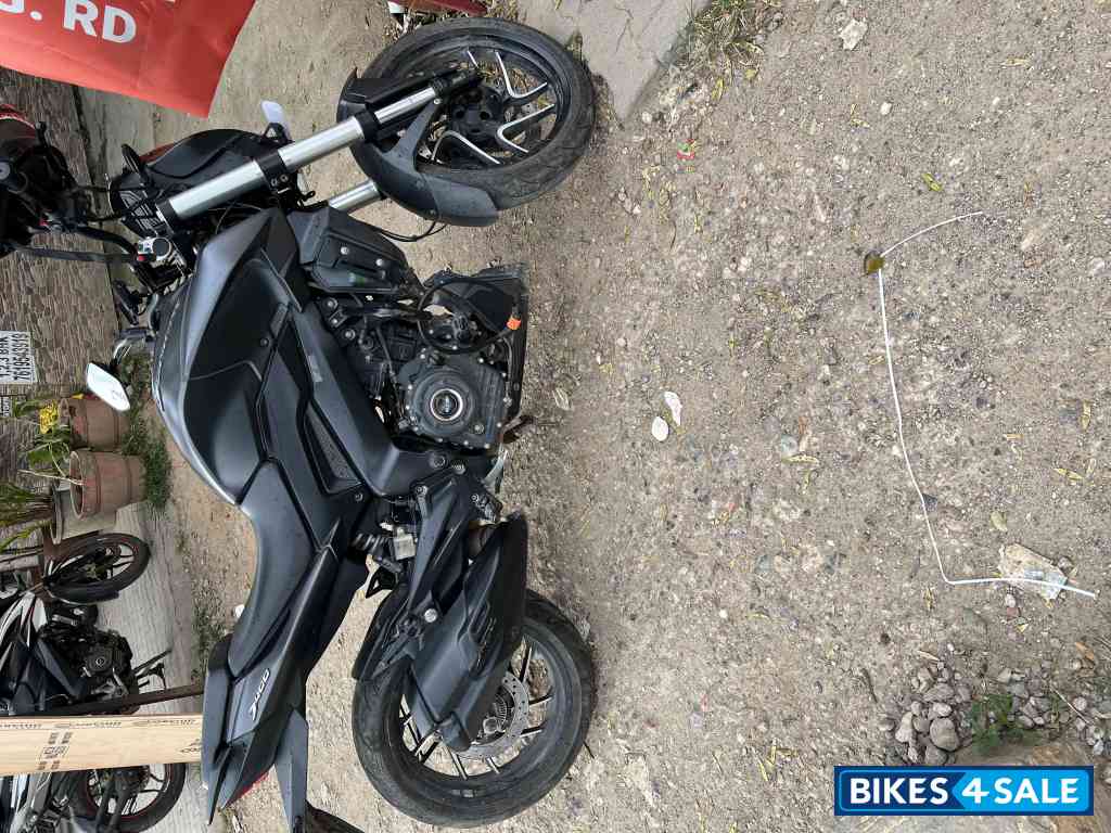 Bajaj Dominar