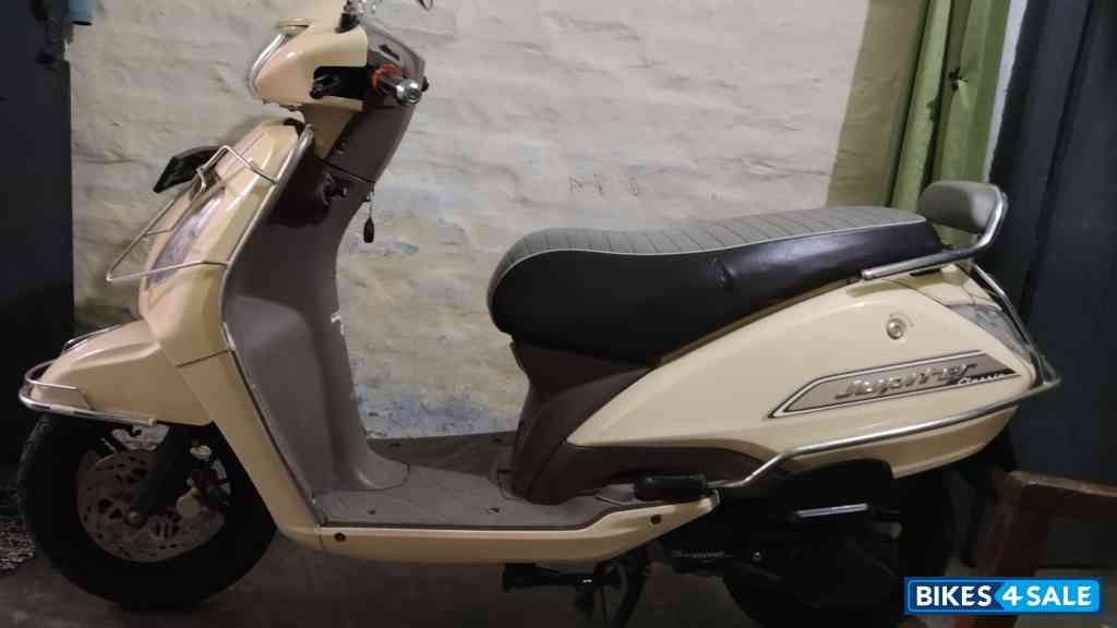 Off White TVS Jupiter