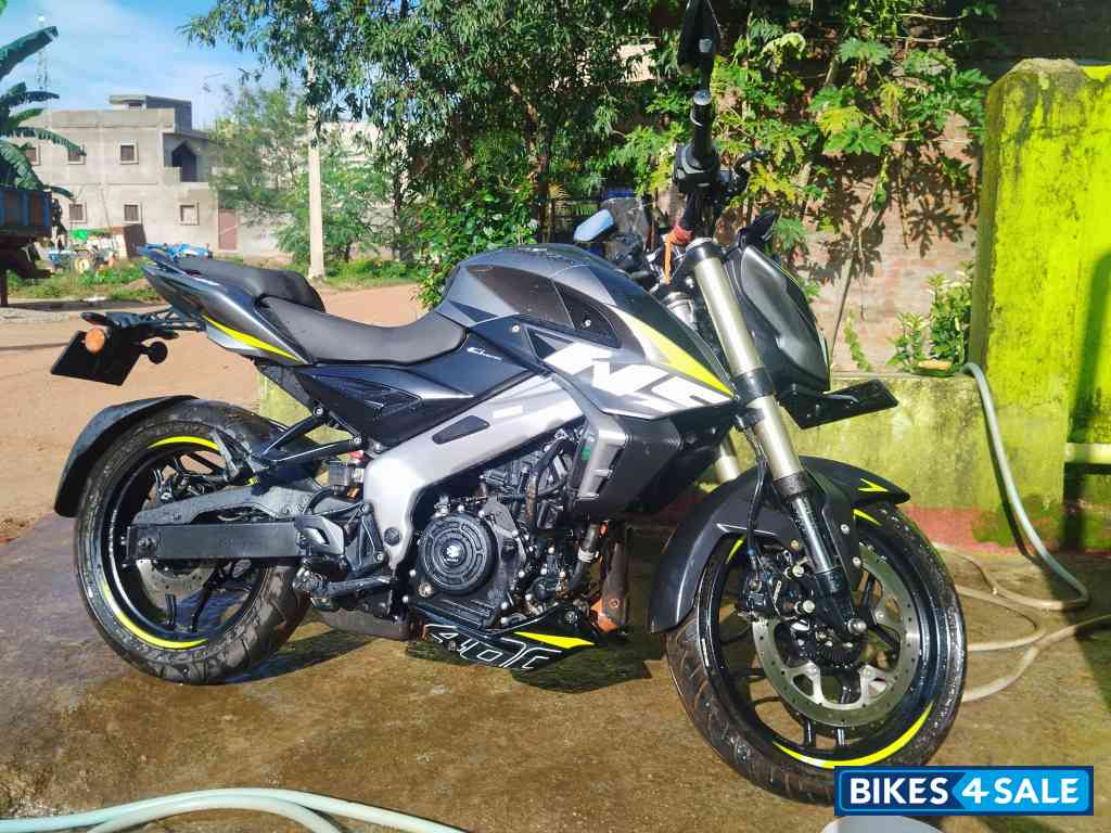 Gloss Pewter Grey Bajaj Pulsar NS400Z 2025