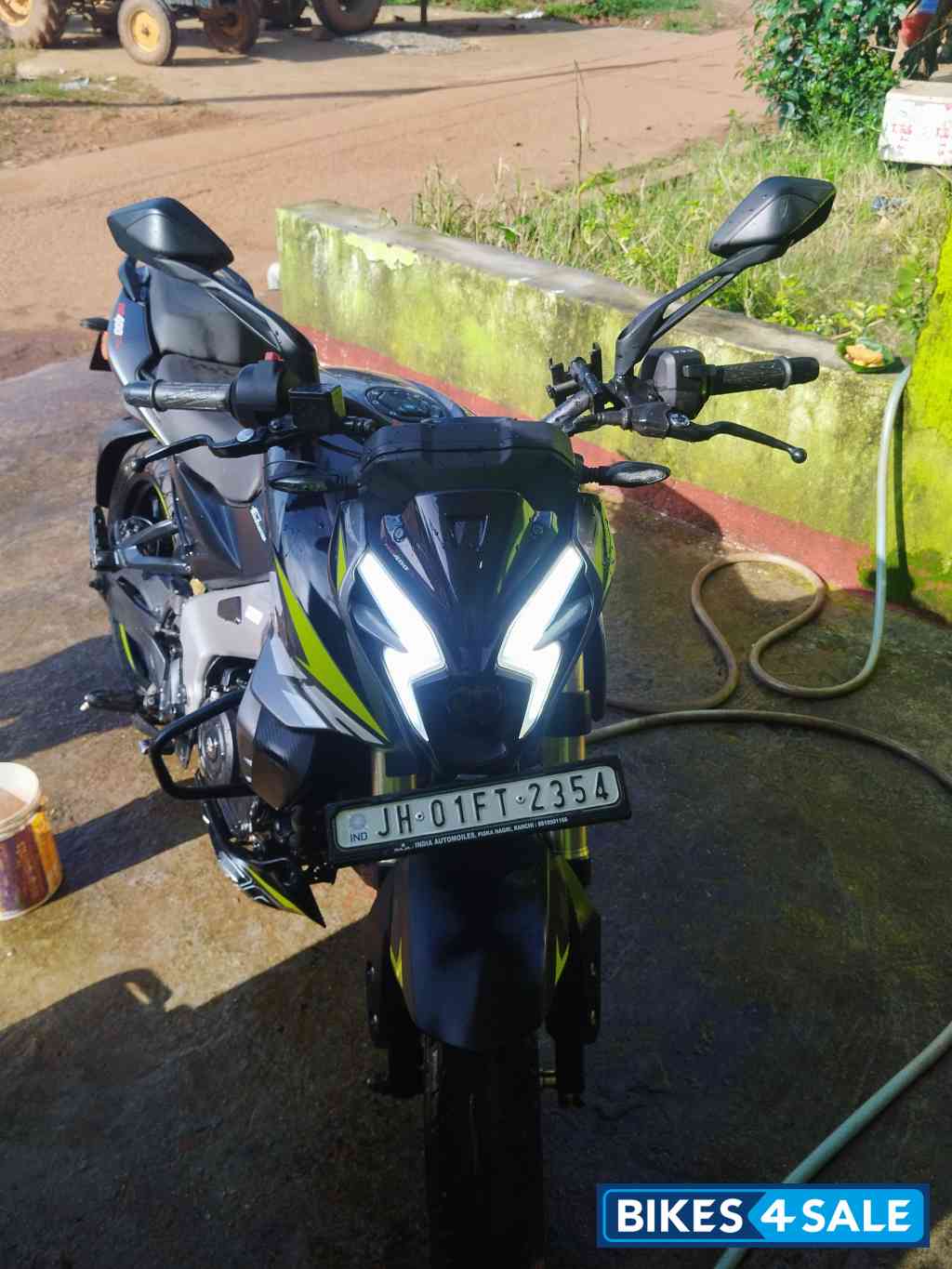 Gloss Pewter Grey Bajaj Pulsar NS400Z 2025