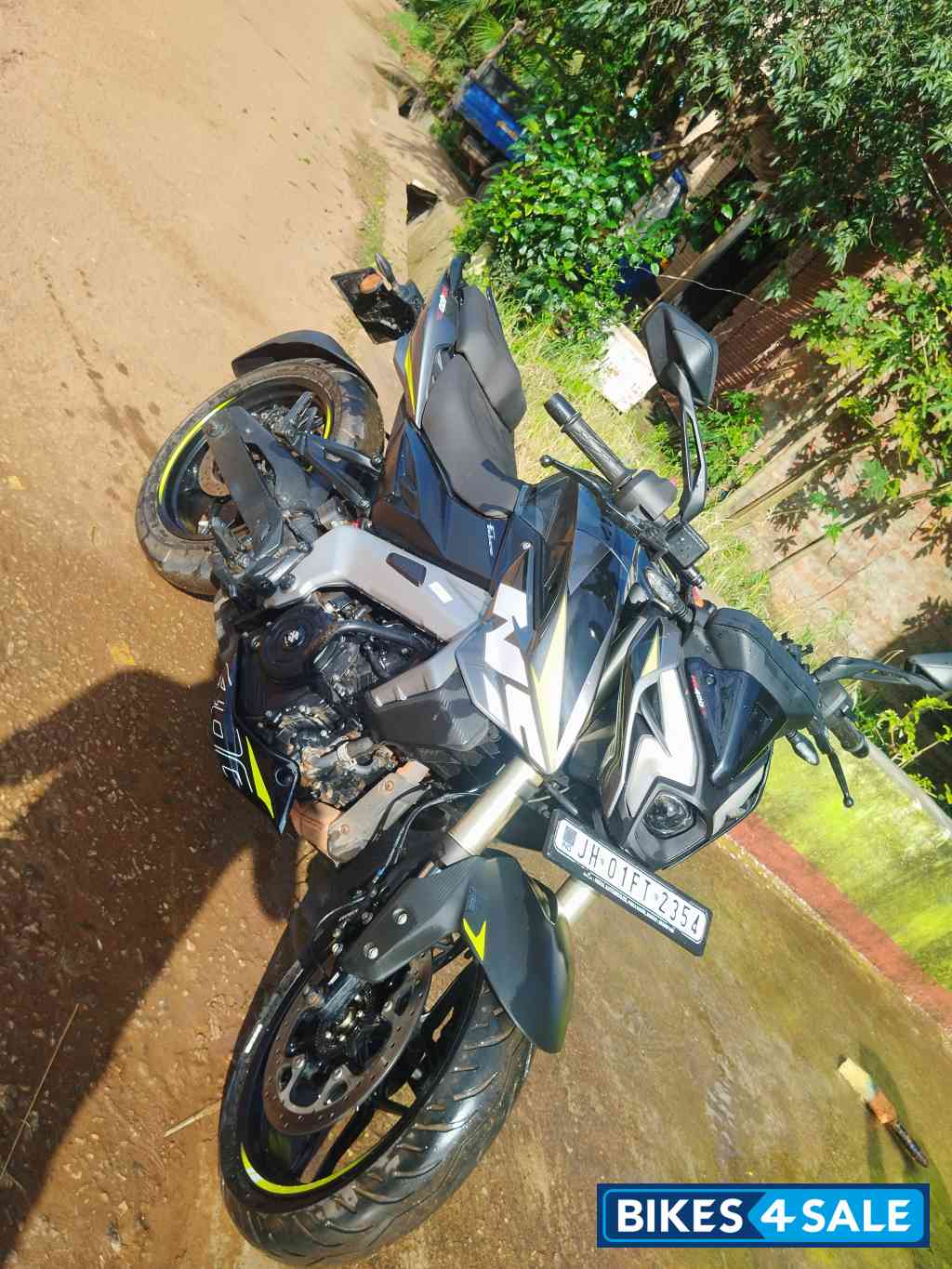 Gloss Pewter Grey Bajaj Pulsar NS400Z 2025