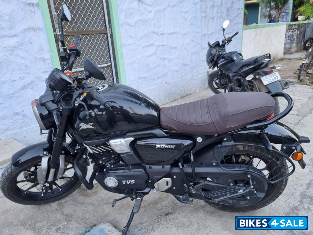 Black Shine TVS Ronin SS