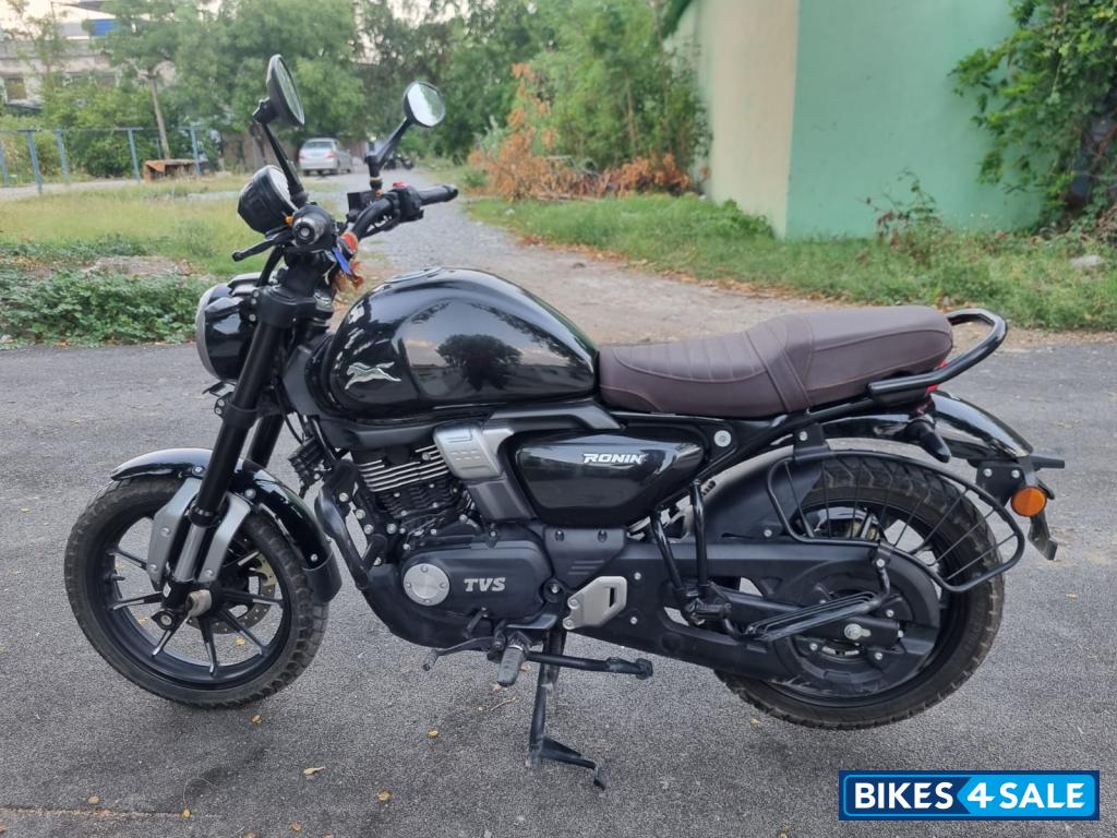 Black Shine TVS Ronin SS
