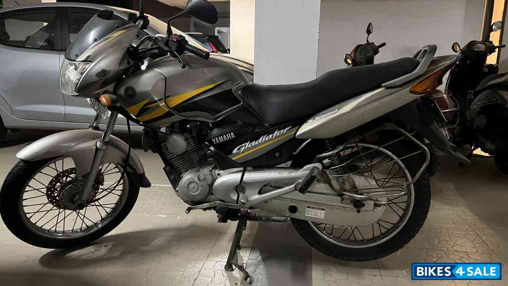 Silver Yamaha Gladiator