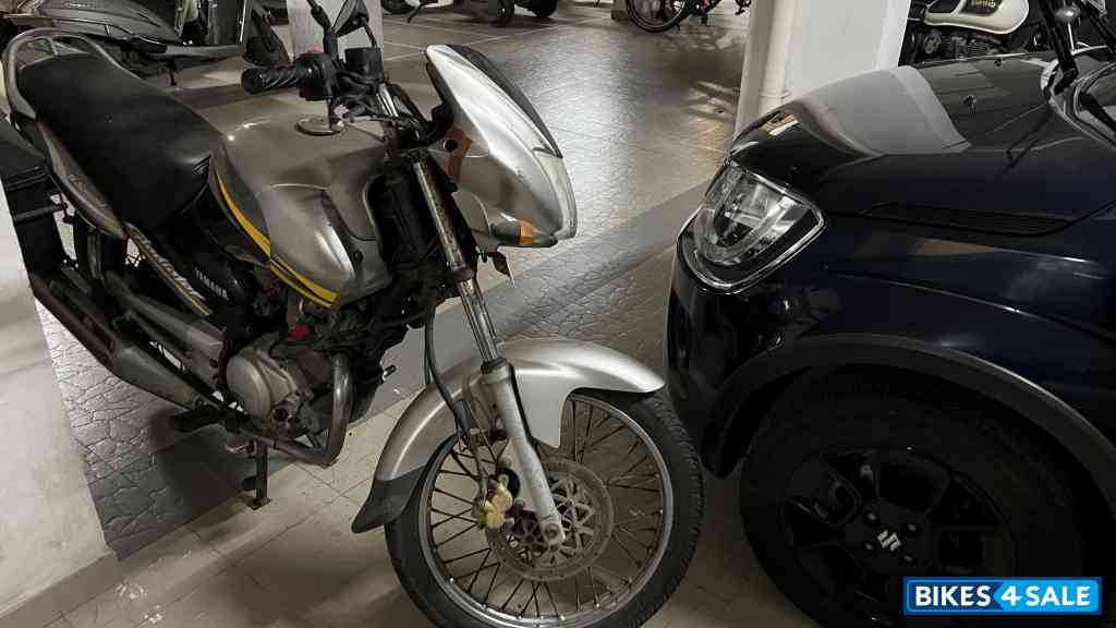 Silver Yamaha Gladiator