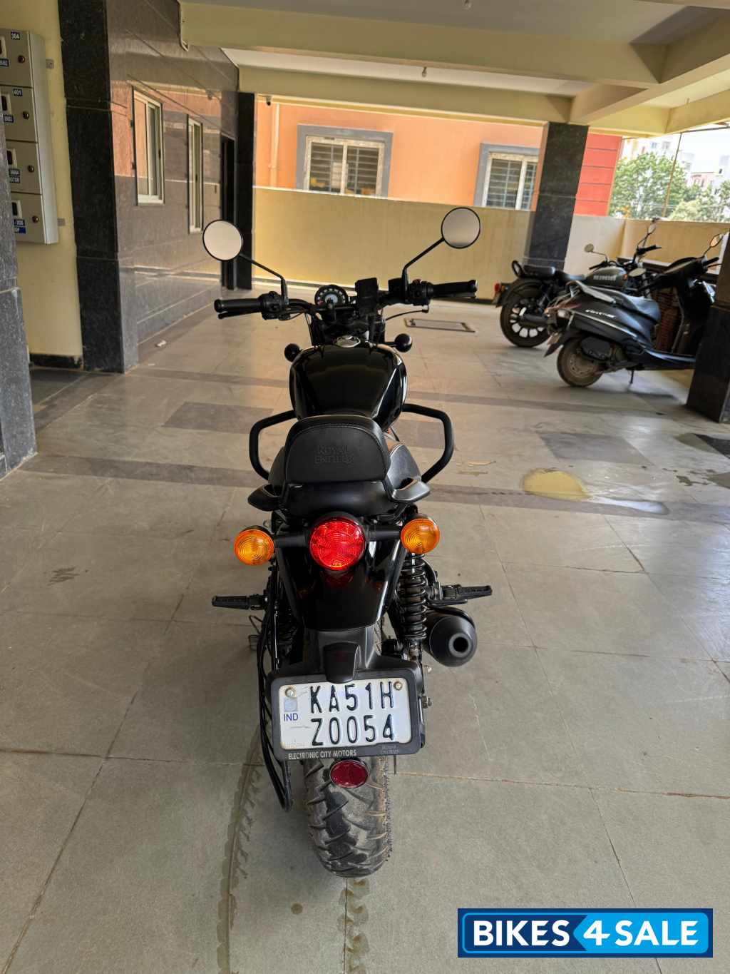 Black Royal Enfield Hunter 350 Metro