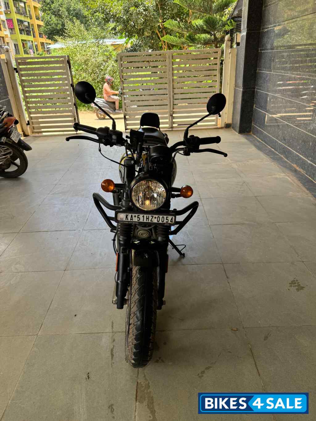 Black Royal Enfield Hunter 350 Metro