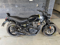 Black Royal Enfield Hunter 350 Metro
