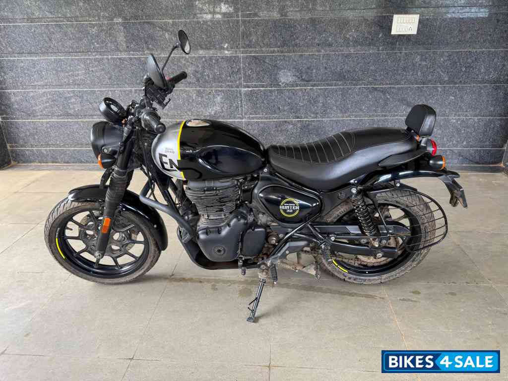 Black Royal Enfield Hunter 350 Metro