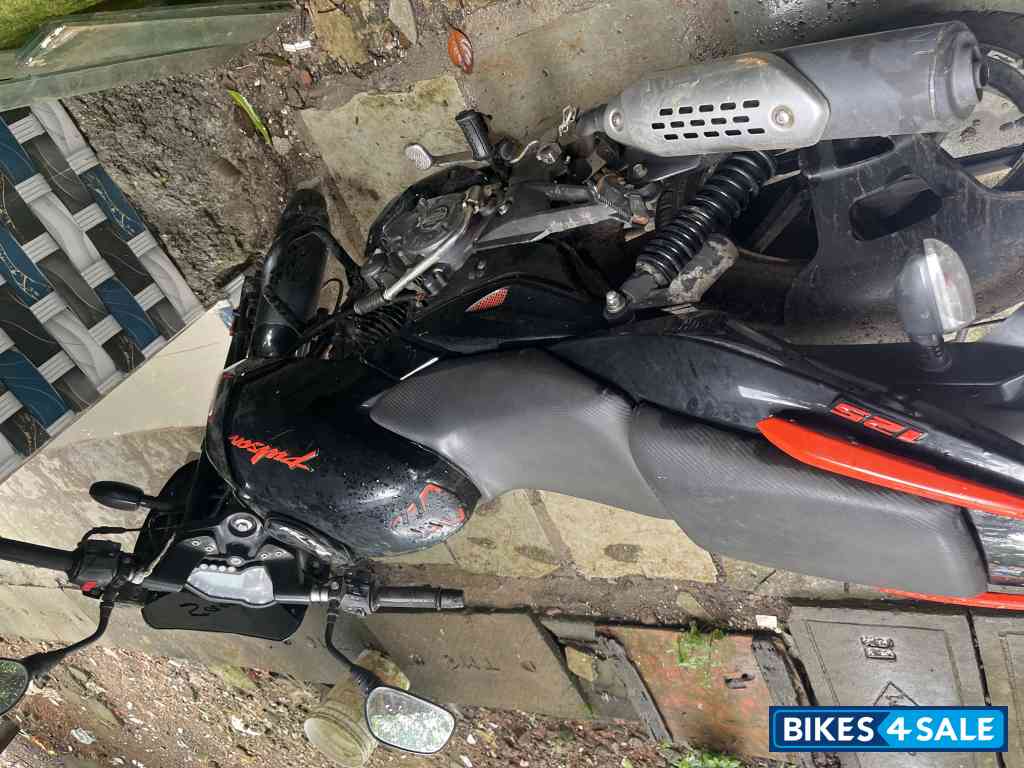 Bajaj Pulsar 125 Split Seat