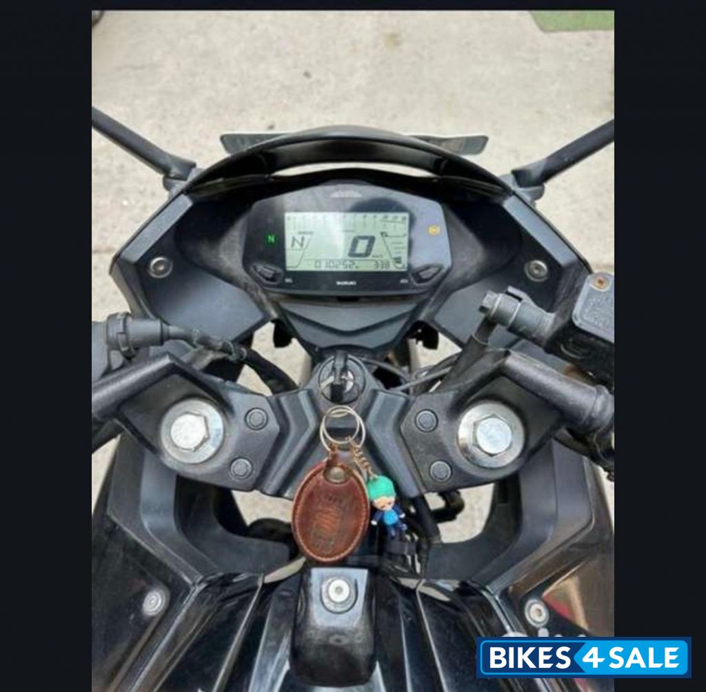 Black Suzuki Gixxer 150