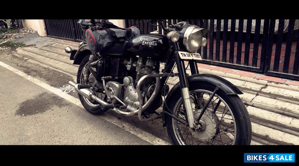 Black Royal Enfield Bullet 350