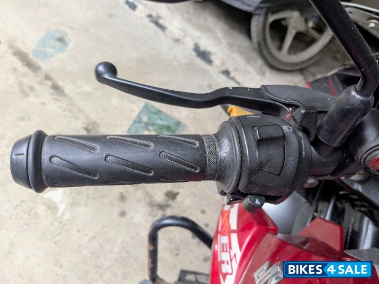 Candy Red/silver Suzuki Gixxer ABS