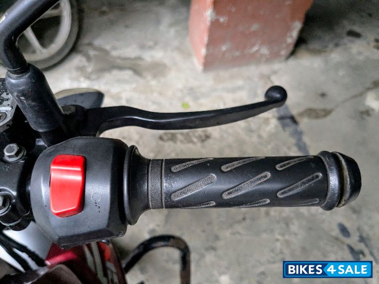 Candy Red/silver Suzuki Gixxer ABS