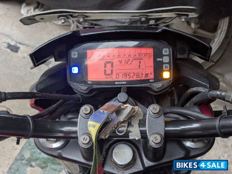 Candy Red/silver Suzuki Gixxer ABS